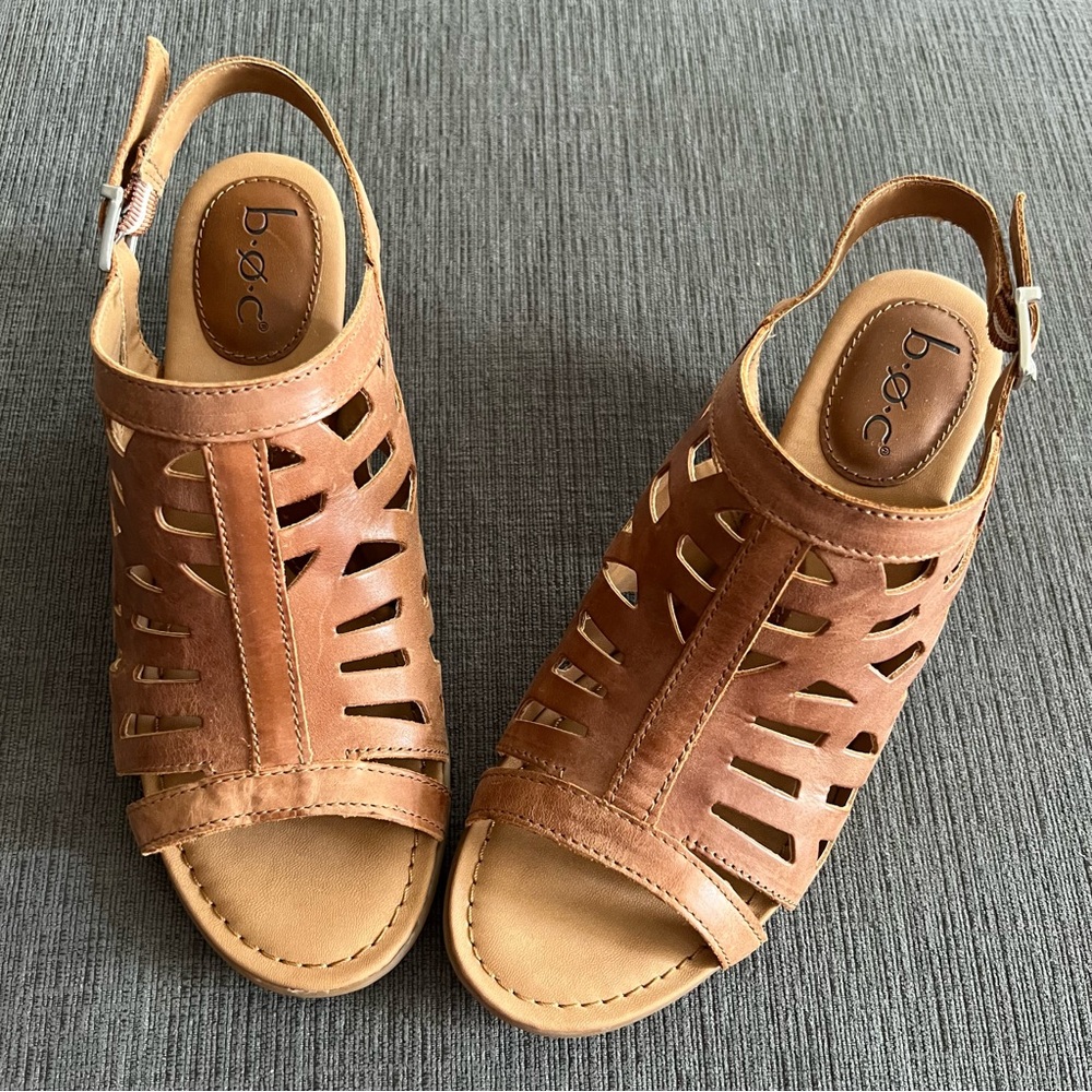 NEW Womens b•o•c Born Concepts DIXIE Size 9 Tan Congo Leather Cutout Sandals
